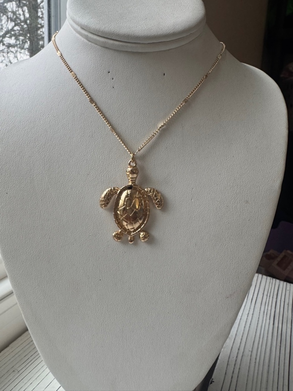Gold Turtle Pendant Necklace - Women Jewelry - Picture 3 of 6